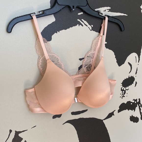 Lacy Pale Pink Front Close Bra - 36B - Picture 2 of 6